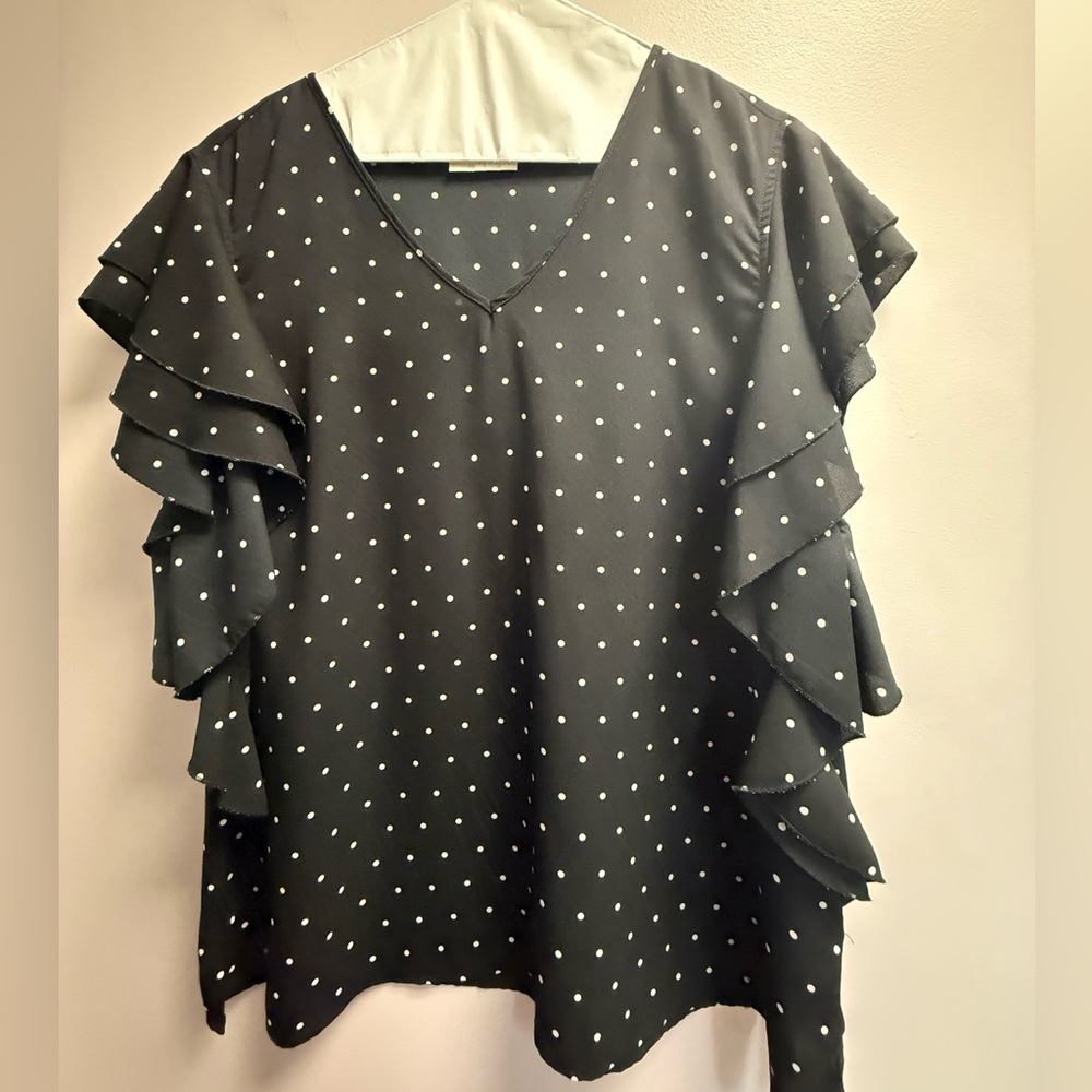 EUC Belle by Kim Gravel Black & White Polka Dot Blouse w/Ruffled Mini Sleeve XL